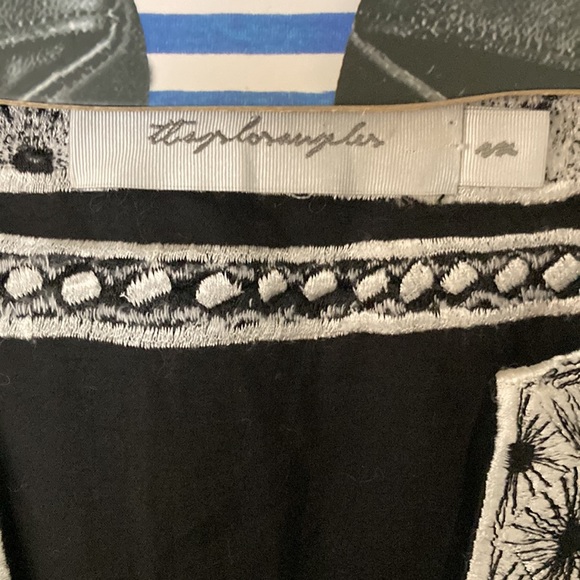 TBags Los Angeles Top Embroidered Black/WhiteSwim Cover - Picture 6 of 8